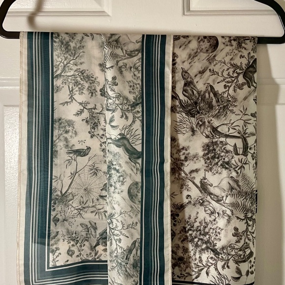 Fable England Wolf Garden Square Scarf - Black - NWT - Picture 9 of 16